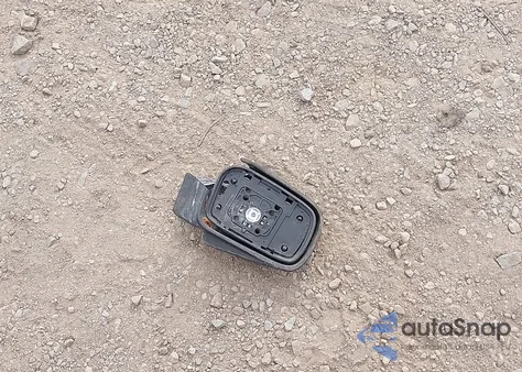 2020 Toyota Yaris Xle z USA, uszkodzony, nr VIN 3MYDLBJV0LY705097